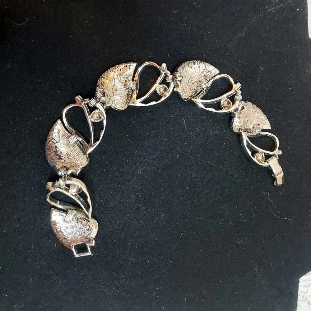 Sarah‎ Coventry Silver Tone Leaf Bracelet